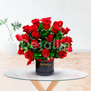 caja de rosas en forma de abanico