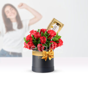 Caja de rosas con ferrero rocher 100g. Sorprende con Florerias Detallis en Cusco