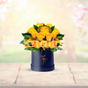 Celebra la llegada de la primavera con nuestras rosas amarillas en caja. Sorprende y enamora hoy!