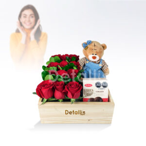 Caja de madera con rosas, peluche y chocolate